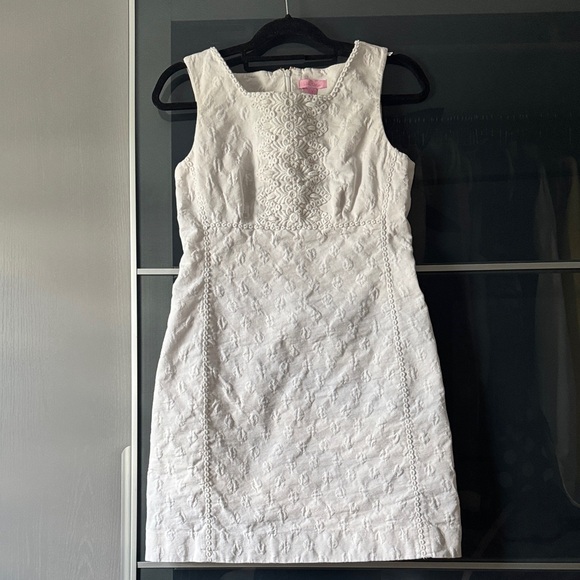 Lilly Pulitzer Dresses & Skirts - Lily Pulitzer Elegant White Sleeveless Dress size 6.